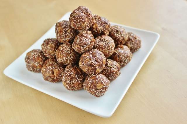 Chocolate nut butter chia balls